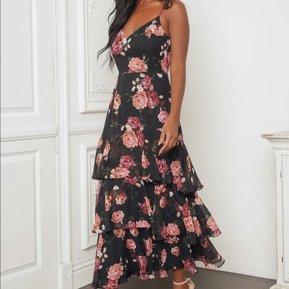NWT Lulu’s Black Tiered Floral Maxi Dress